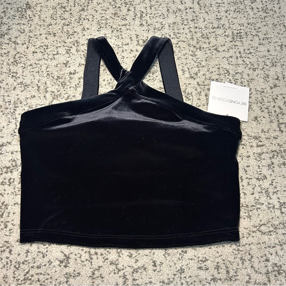 NWT Beyond Yoga Black Velvet Converge Cropped Tank Size Medium